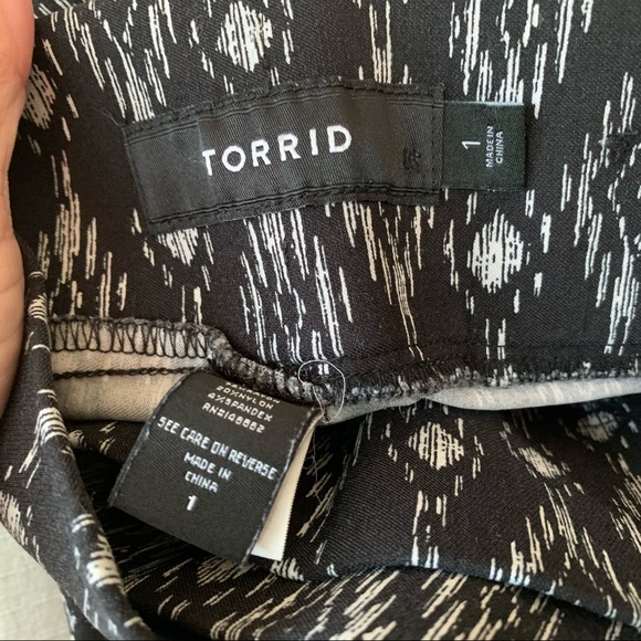 Torrid Cropped Ikat Print Pixie Pant - Picture 6 of 8